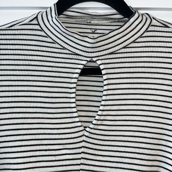 American Eagle Soft & Sexy Striped Mock Neck Long Sleeve Size M - Picture 3 of 7